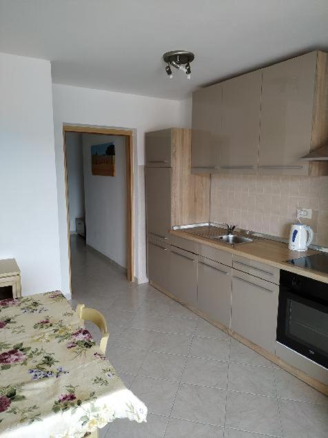 Apartmani Ines ราบัซ ภายนอก รูปภาพ
